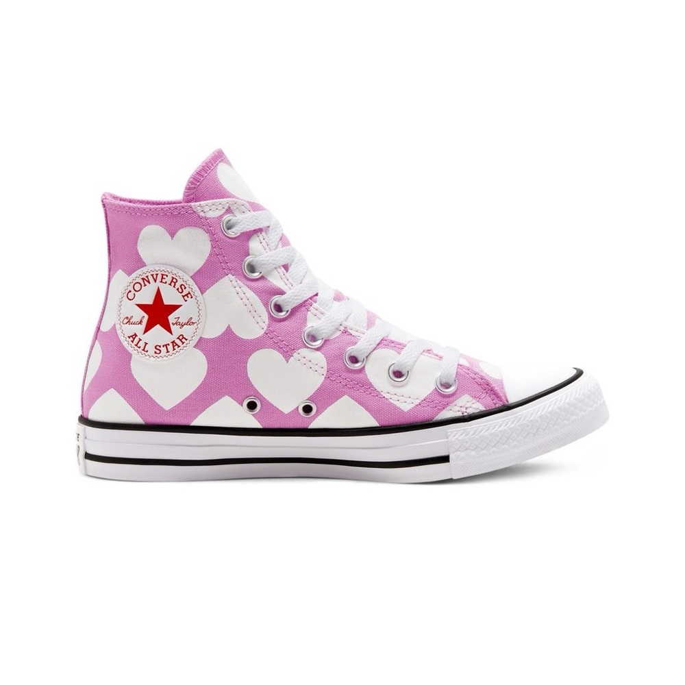 Twisted Hearts Converse
